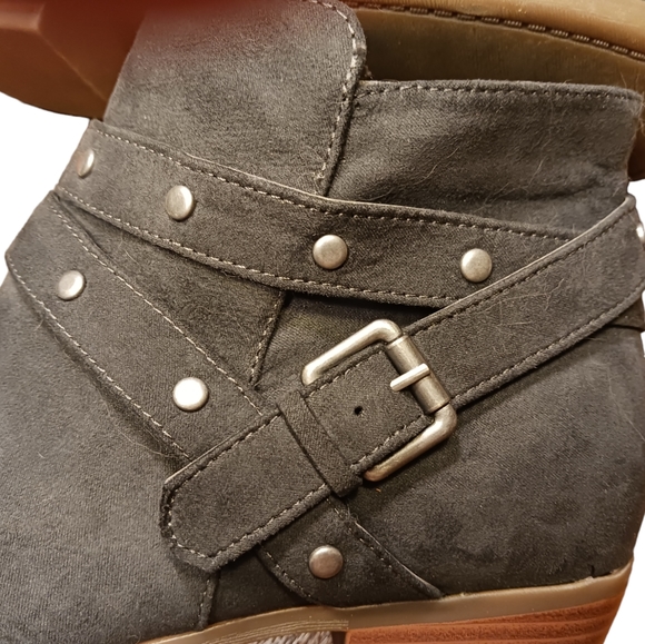 Torrid Studded Ankleboots NWOT 9W - Picture 2 of 7